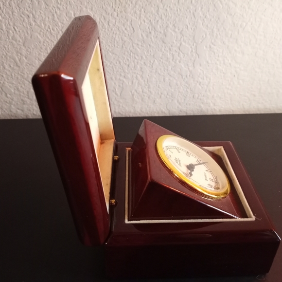 Selco Geneve Quartz Watch in Brown 4" Lacquered Box STUNNING - Picture 3 of 5